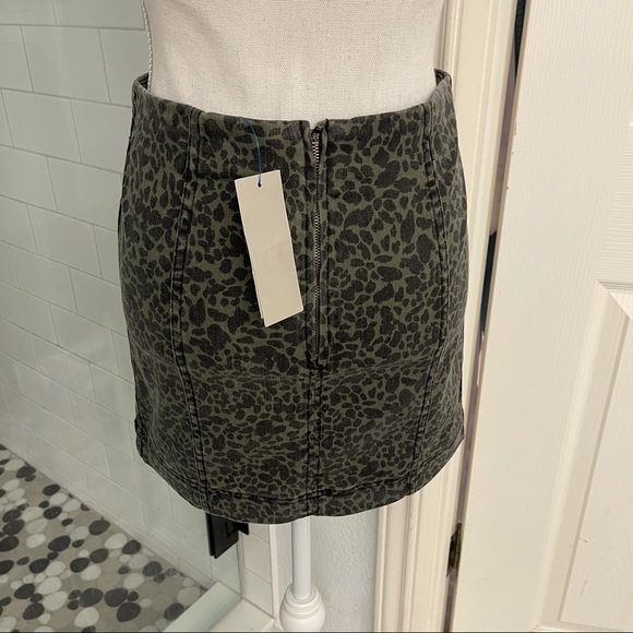 Stretchy Mini Skirt - Picture 3 of 5